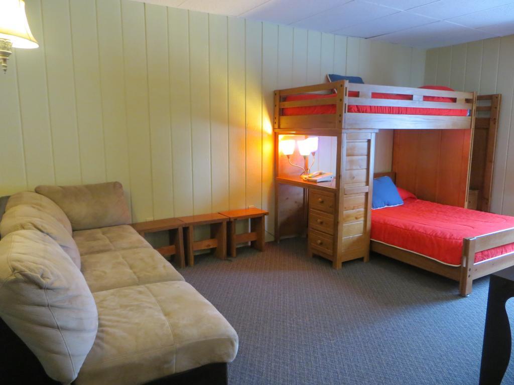 Motel 72 Grayling Phòng bức ảnh